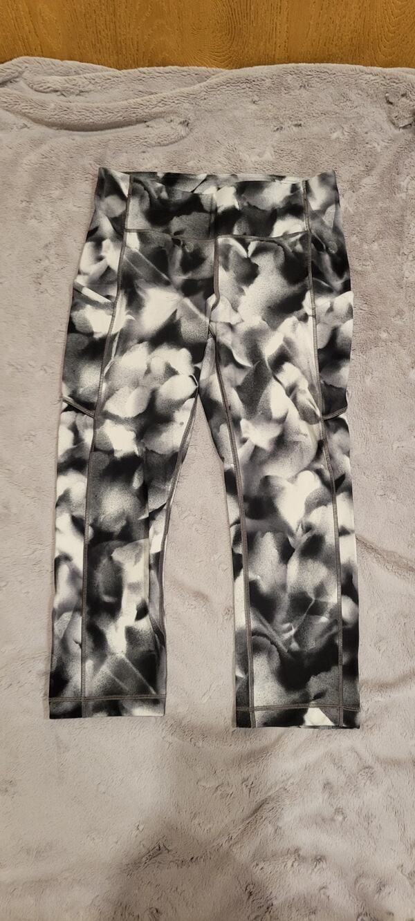 Lululemon Women's Leggings Capri Active Floral Stretch Printed Logo Size 6